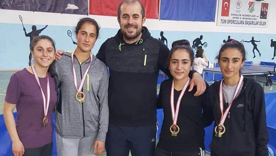 Niğde Şampiyonu Çiftlik Şehit Nurettin Tekin Anadolu Lisesi